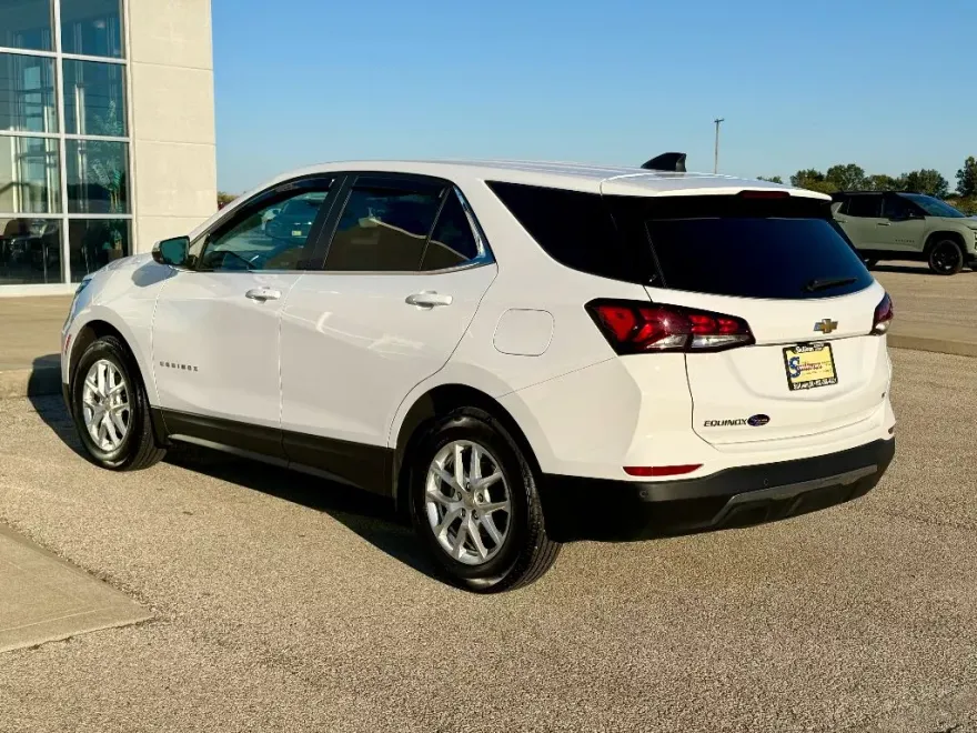 2024 Chevrolet Equinox LT photo 1