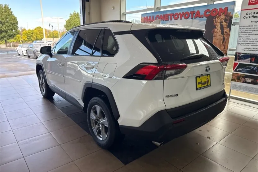 2024 Toyota RAV4 Hybrid LE photo 1