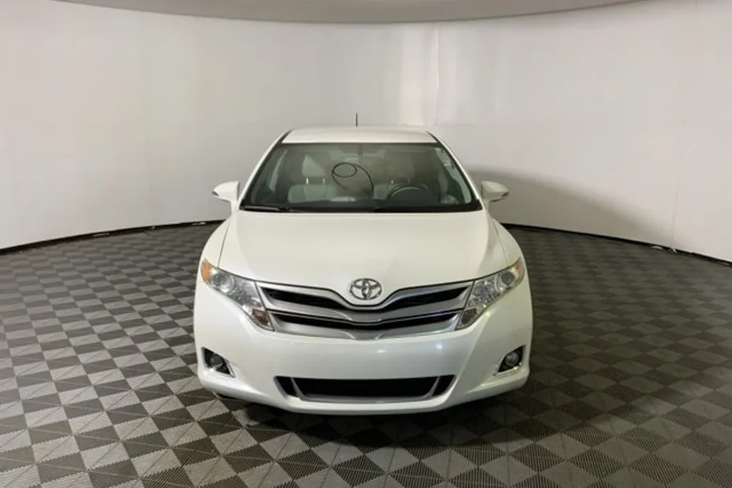 2015 Toyota Venza XLE photo 1