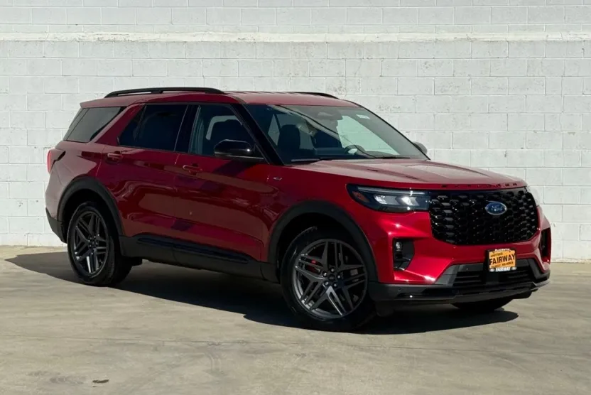 2025 Ford Explorer ST-Line photo 1