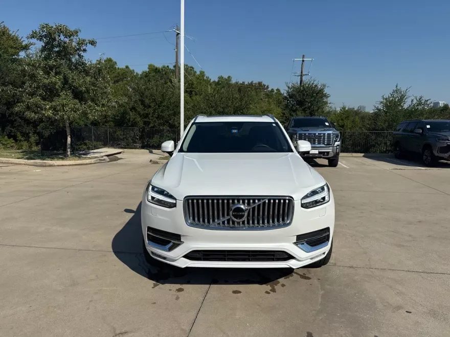 2024 Volvo XC90 AWD Plus photo 1