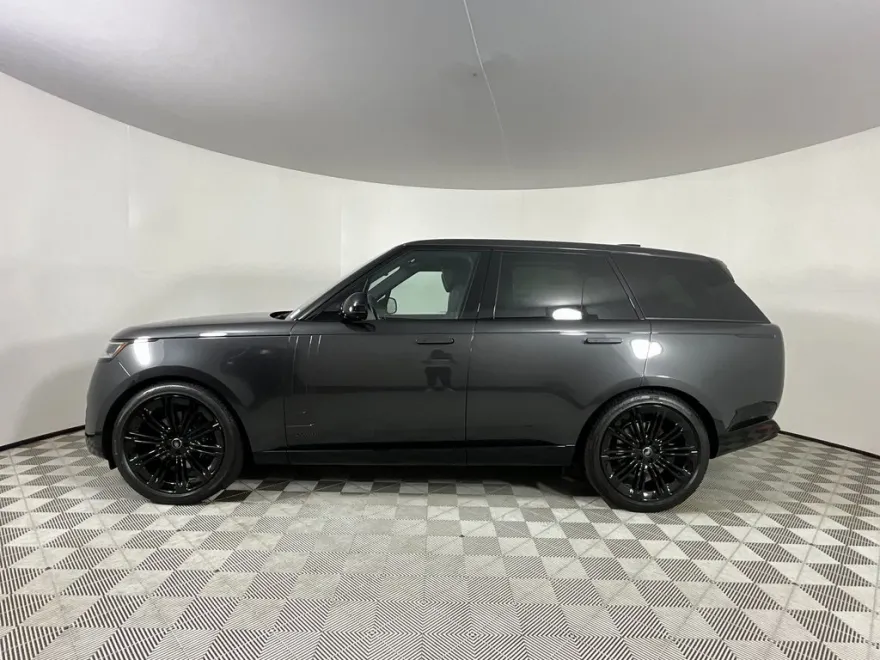 2025 Land Rover Range Rover SE photo 1