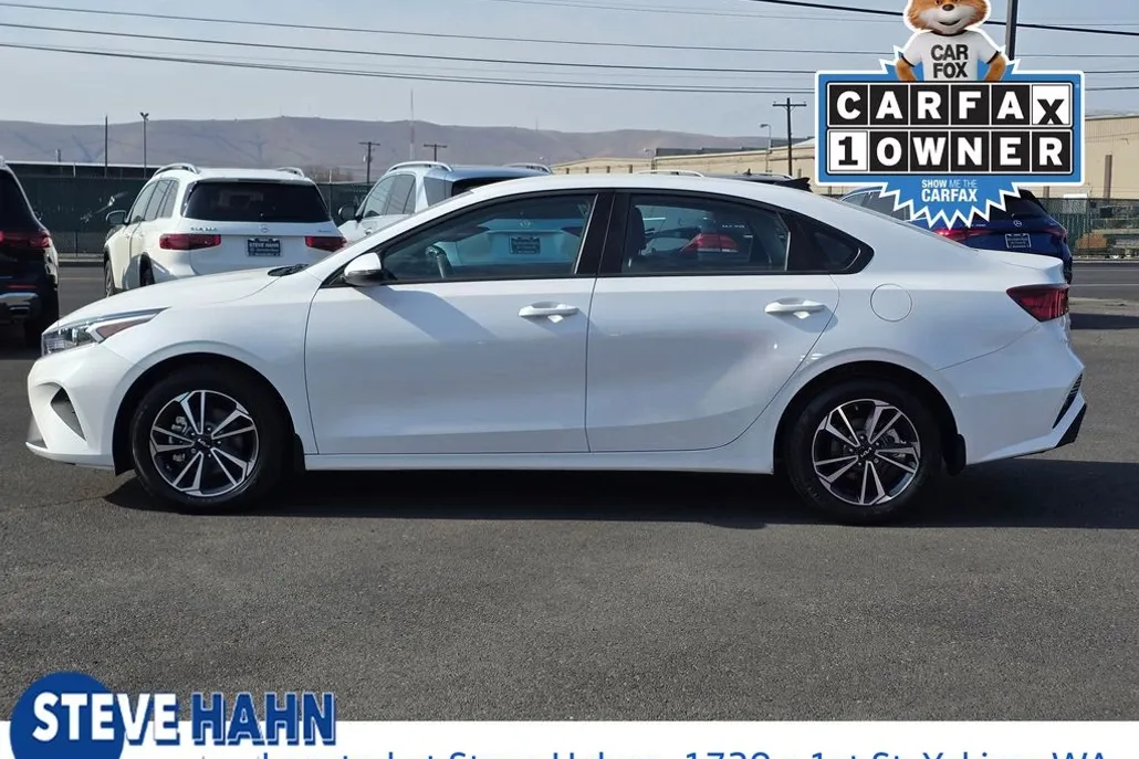 2024 Kia Forte LXS photo 1