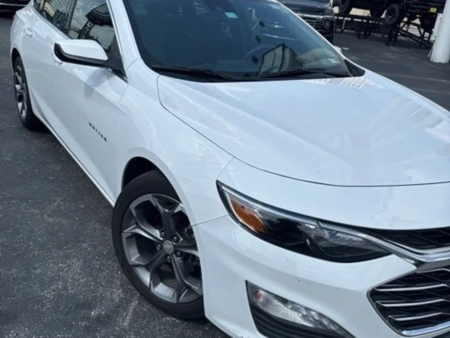 2023 Chevrolet Malibu 1LT photo 1