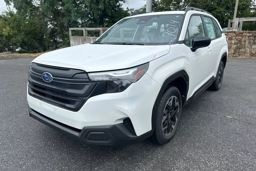 2025 Subaru Forester Base photo 1