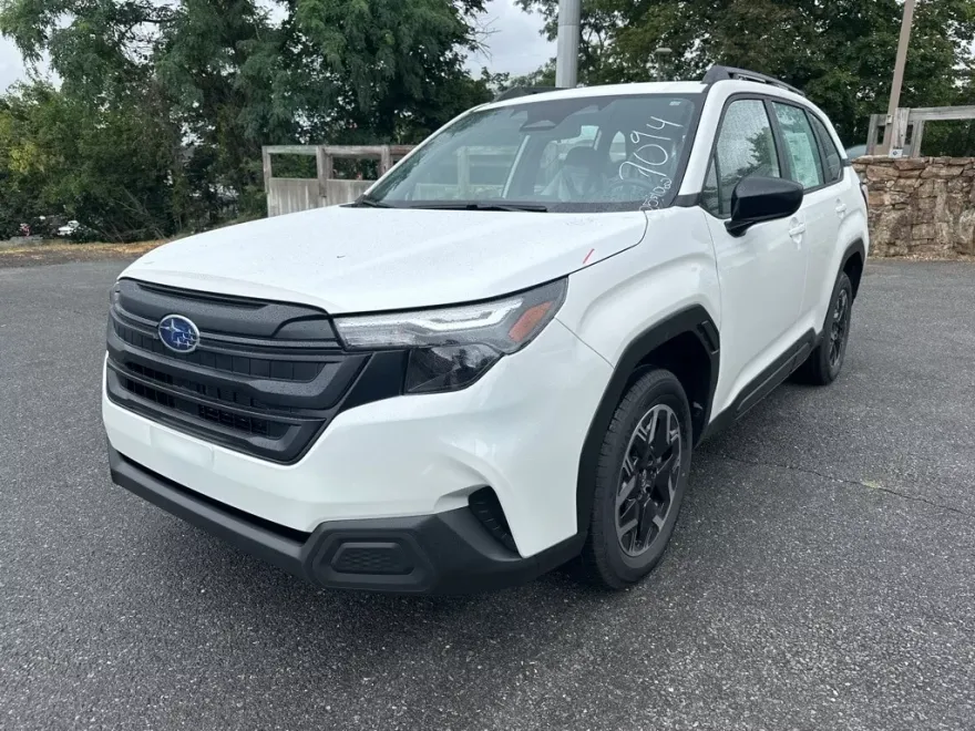 2025 Subaru Forester Base photo 1