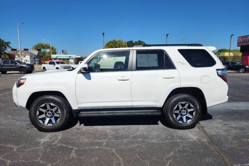 2024 Toyota 4Runner TRD Off-Road photo 1