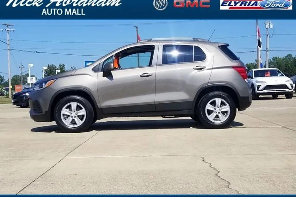 2022 Chevrolet Trax LT photo 1