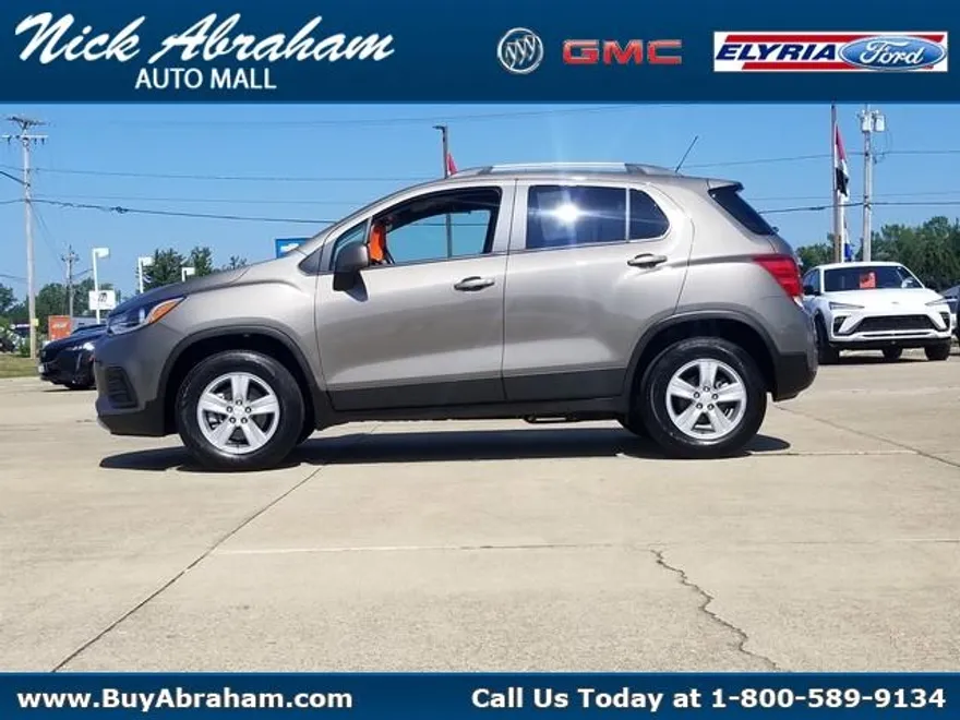 2022 Chevrolet Trax LT photo 1