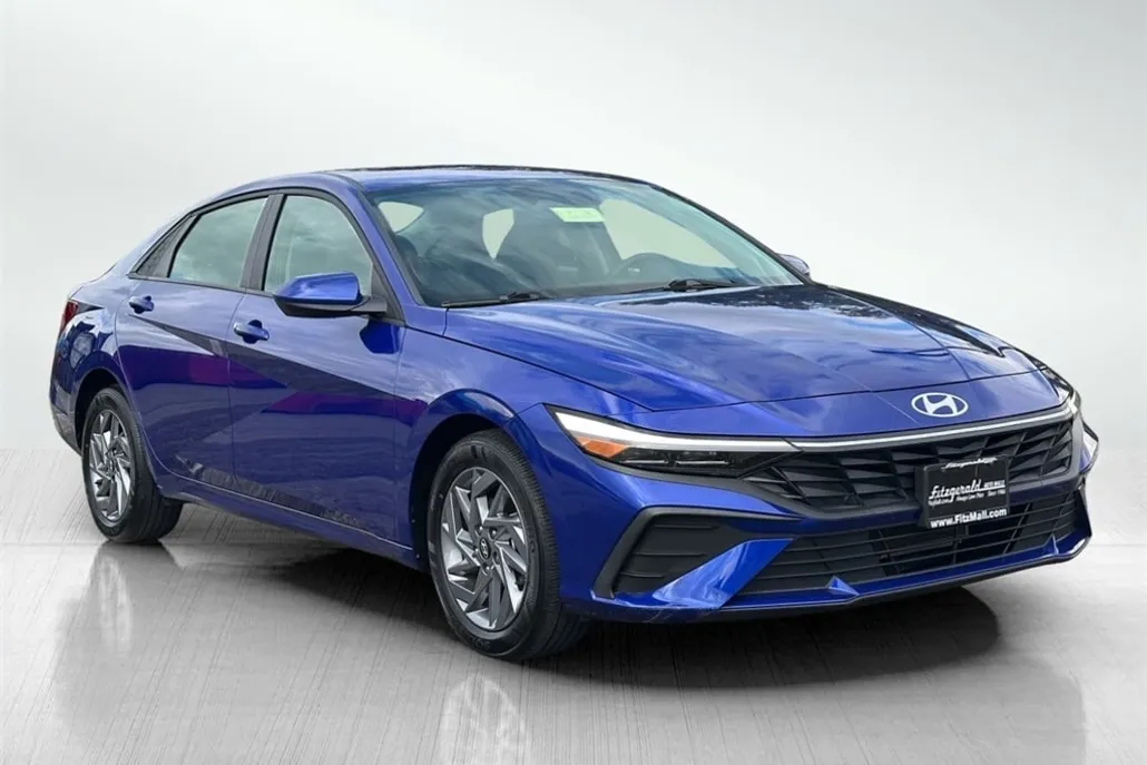 2024 Hyundai Elantra SEL photo 1