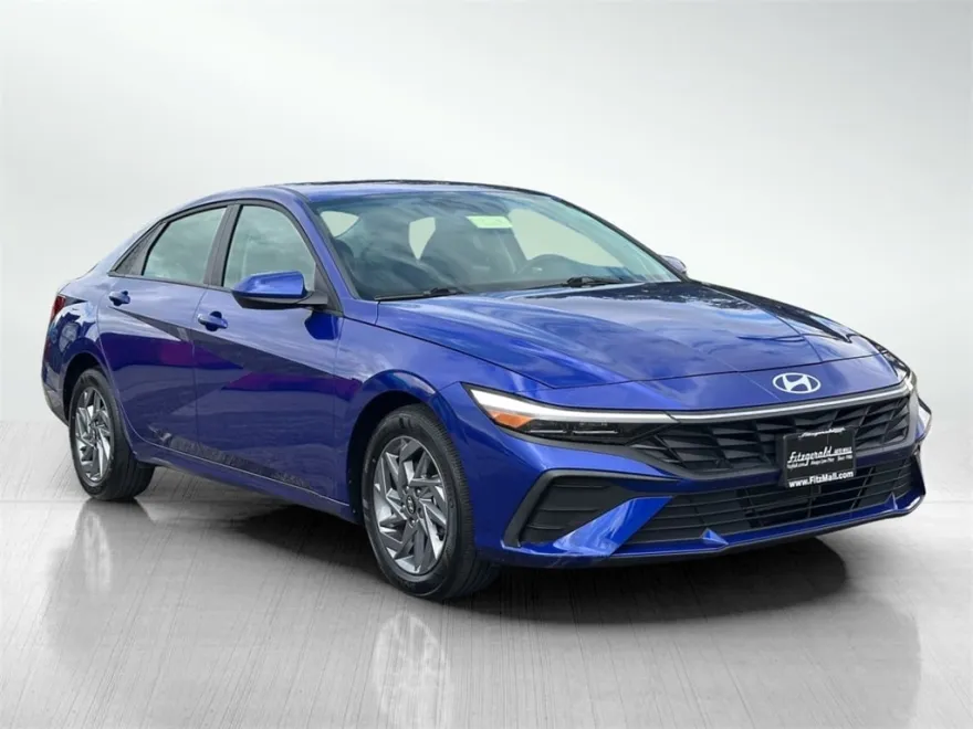2024 Hyundai Elantra SEL photo 1