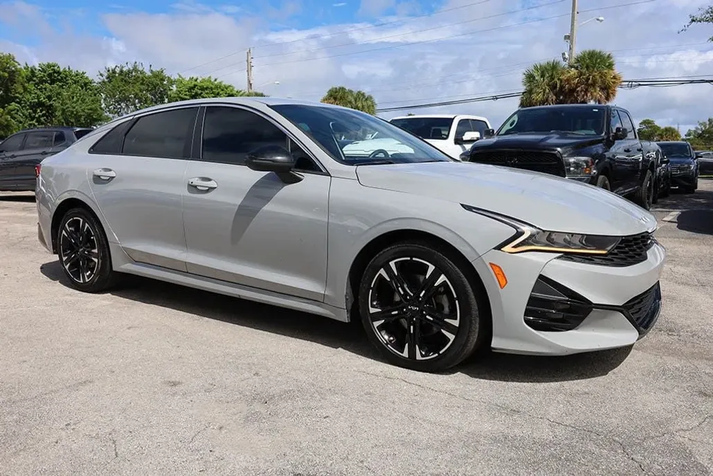 2022 Kia K5 GT-Line photo 1