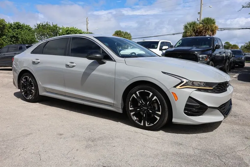 2022 Kia K5 GT-Line photo 1