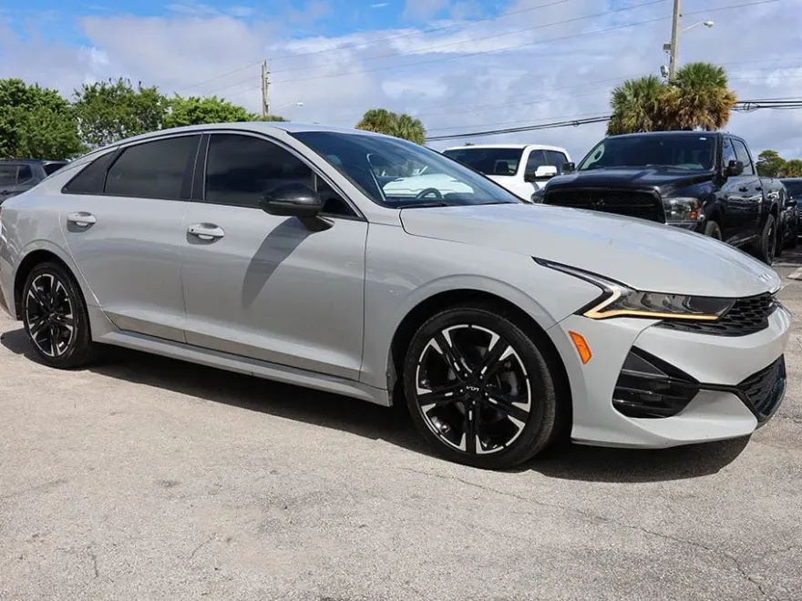 2022 Kia K5 GT-Line photo 1