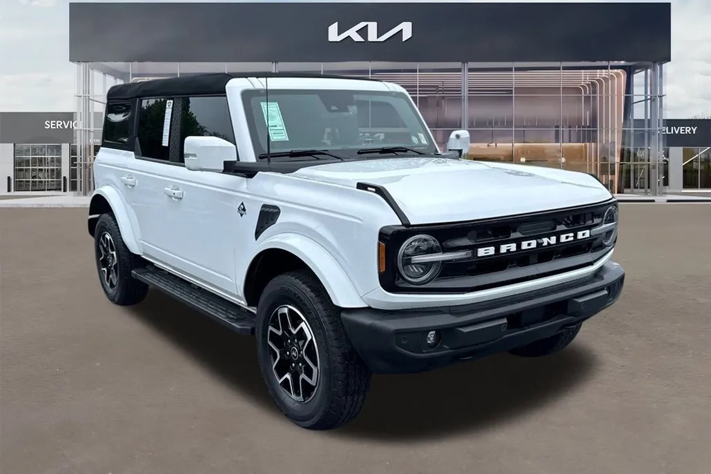 2024 Ford Bronco Outer Banks photo 1