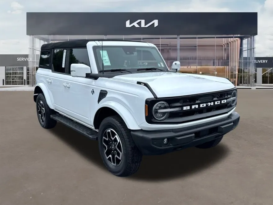 2024 Ford Bronco Outer Banks photo 1