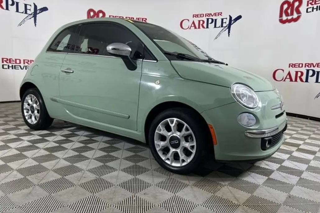2017 Fiat 500 Lounge photo 1