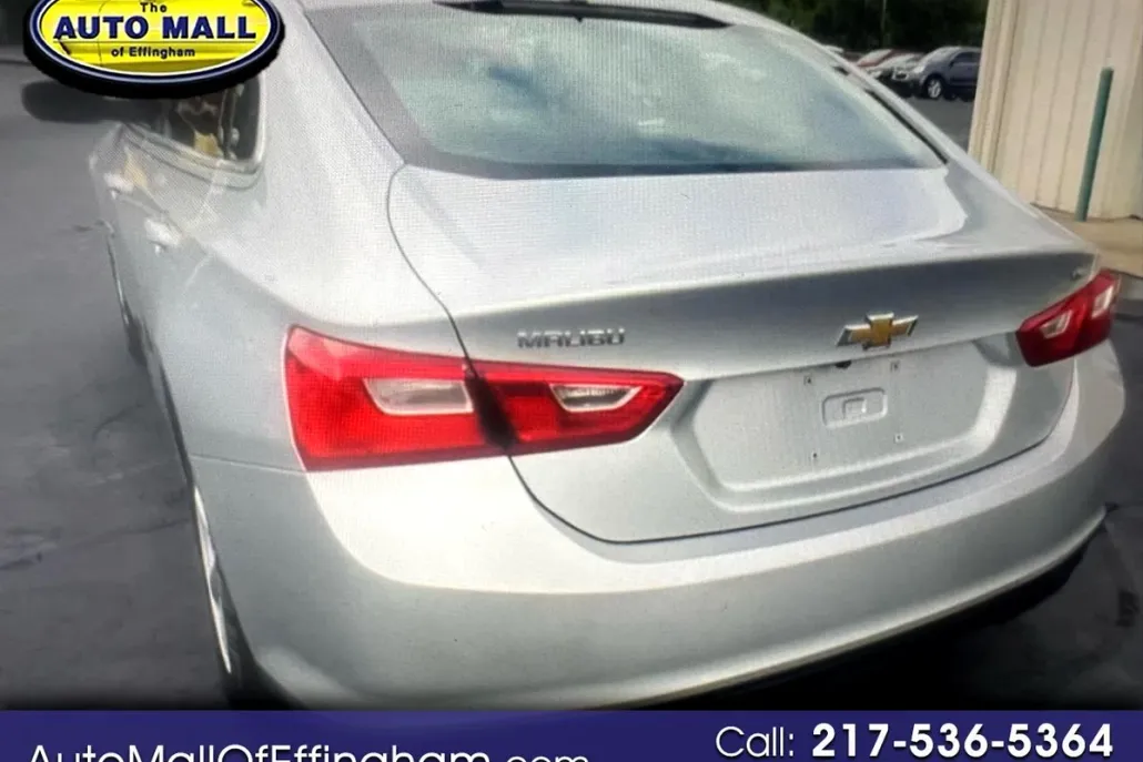 2016 Chevrolet Malibu photo 1