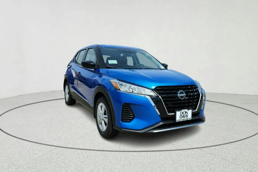 2025 Nissan Kicks Play S photo 1