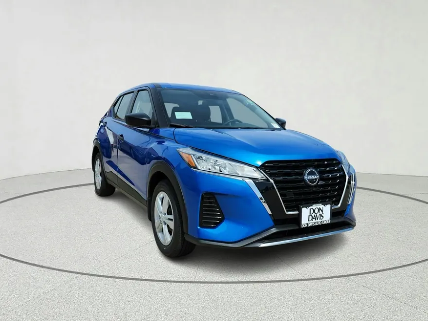 2025 Nissan Kicks Play S photo 1