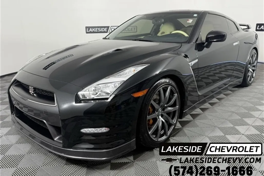 2015 Nissan GT-R Premium photo 1