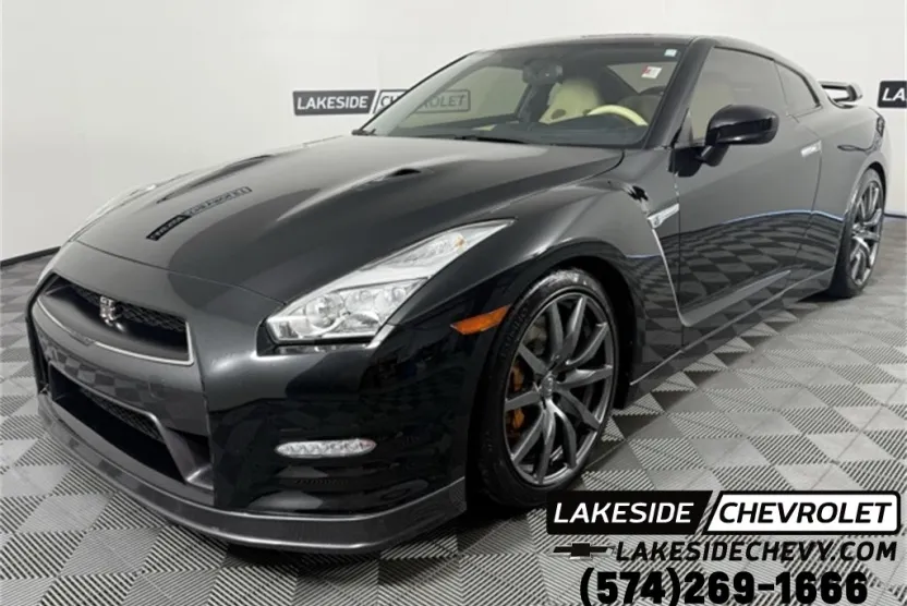 2015 Nissan GT-R Premium photo 1