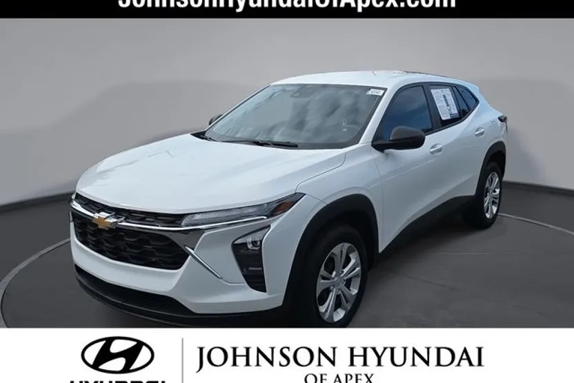 2024 Chevrolet Trax LS photo 1
