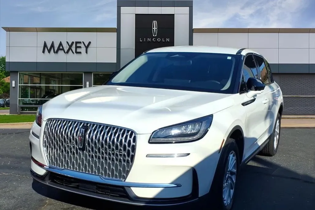2023 Lincoln Corsair Standard photo 1