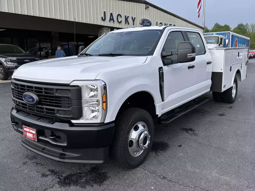 2025 Ford F-350 XL photo 1