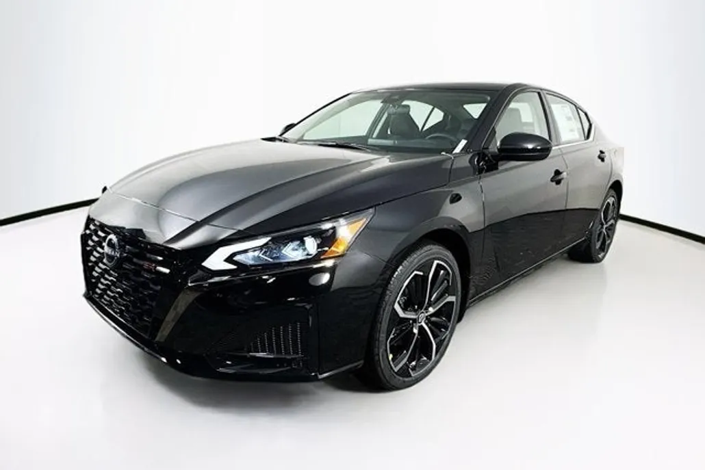 2025 Nissan Altima SR photo 1
