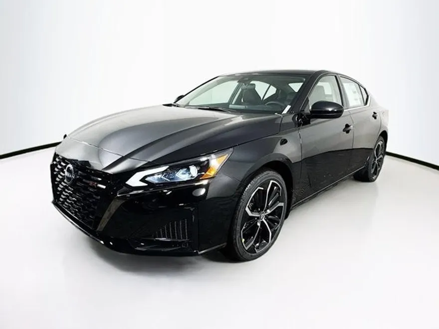 2025 Nissan Altima SR photo 1