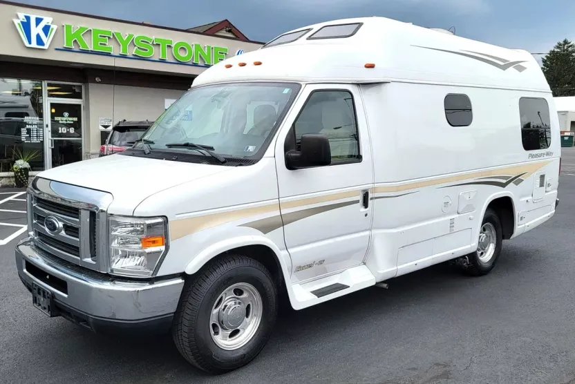 2010 Ford E-350 photo 1