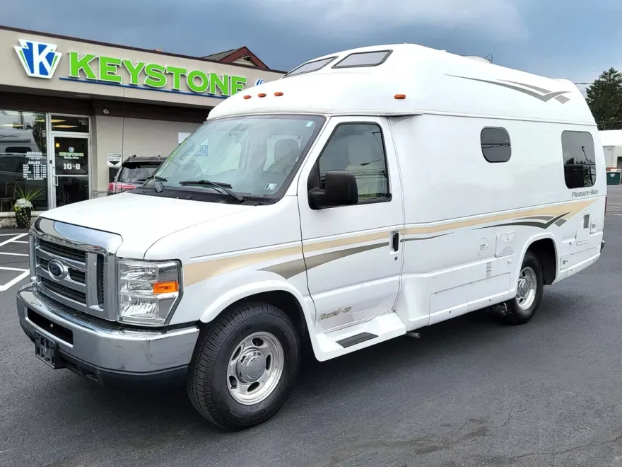 2010 Ford E-350 photo 1