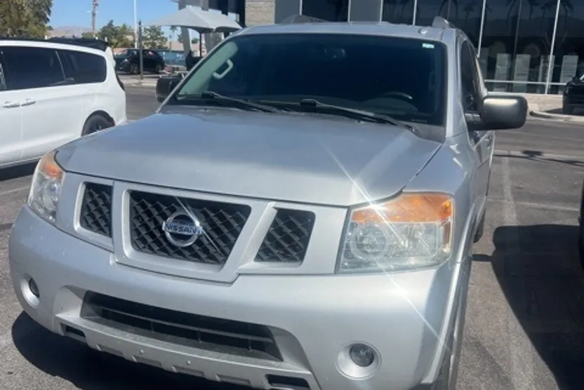 2015 Nissan Armada SV photo 1