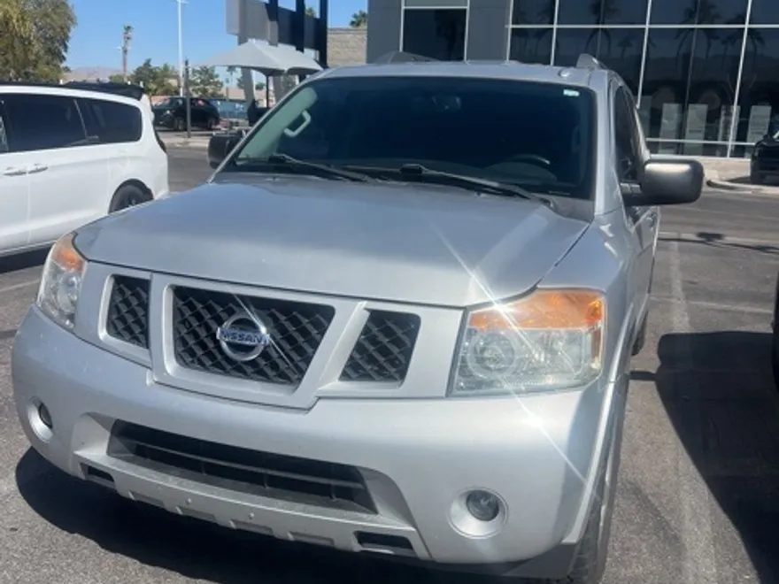 2015 Nissan Armada SV photo 1