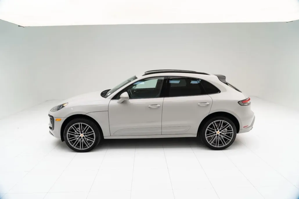 2025 Porsche Macan photo 1