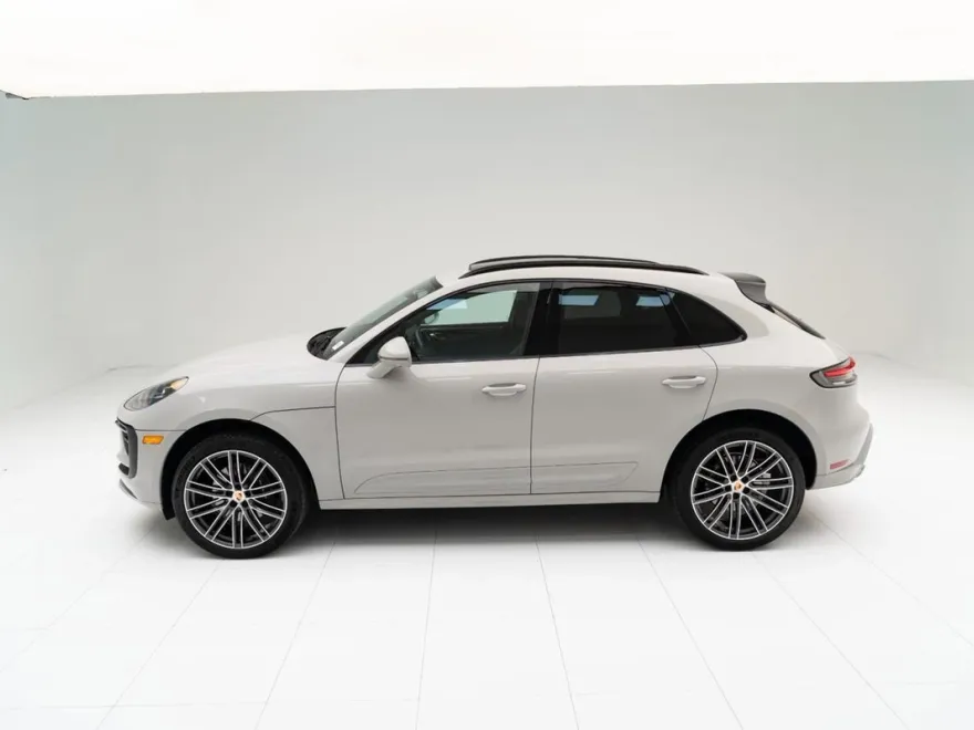 2025 Porsche Macan photo 1