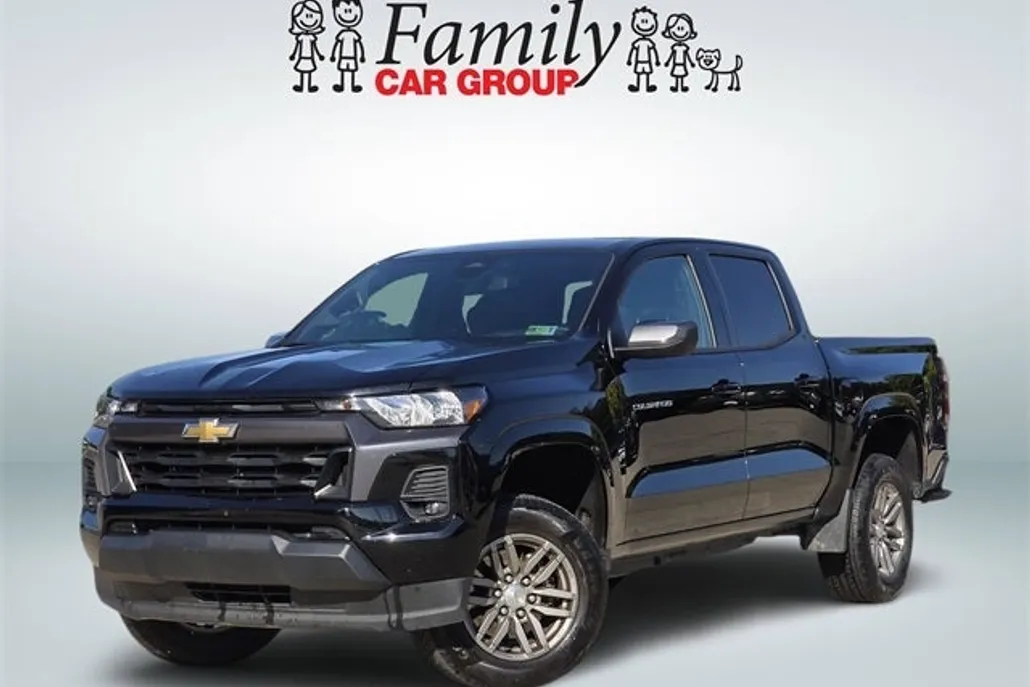 2024 Chevrolet Colorado LT photo 1