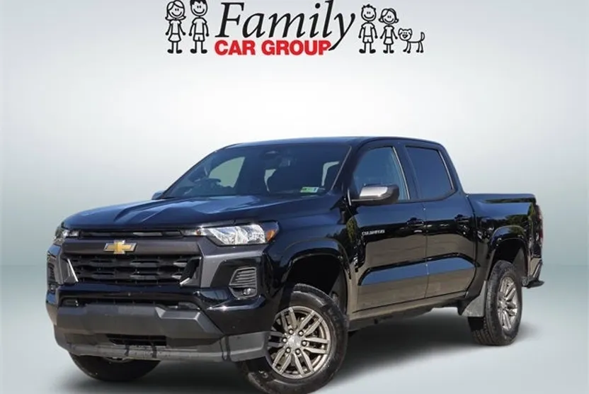 2024 Chevrolet Colorado LT photo 1