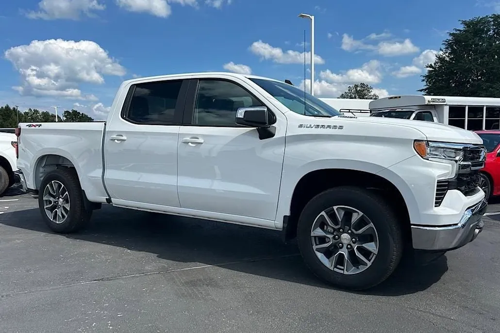 2026 Chevrolet Silverado 1500 LT photo 1