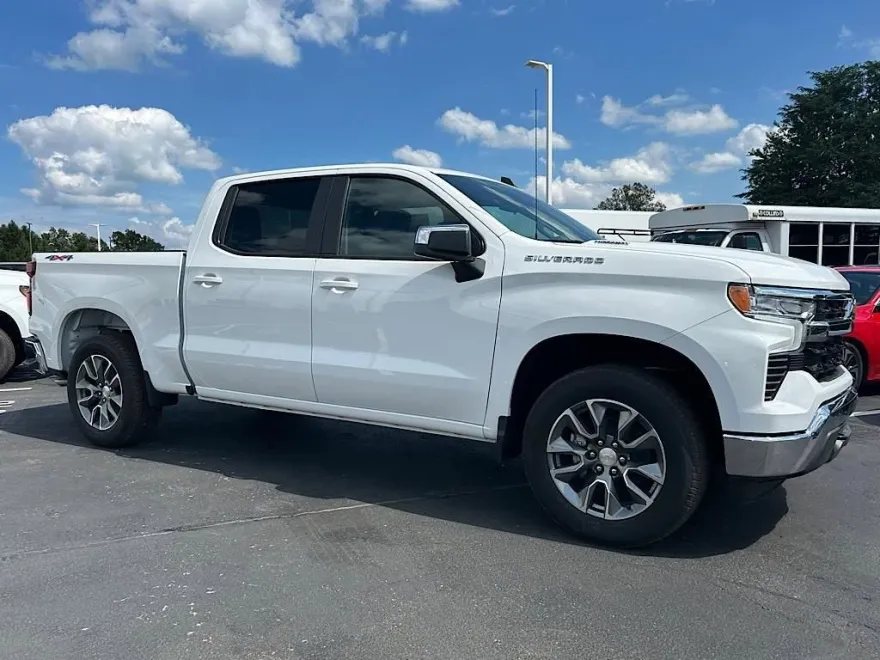 2026 Chevrolet Silverado 1500 LT photo 1