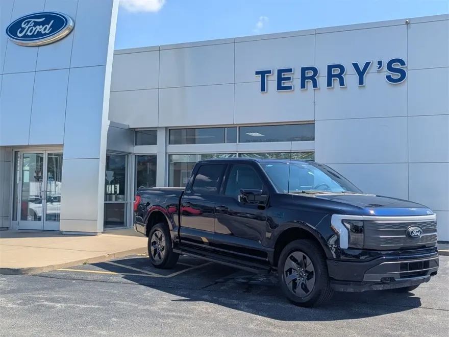 2024 Ford F-150 Lightning Lariat photo 1