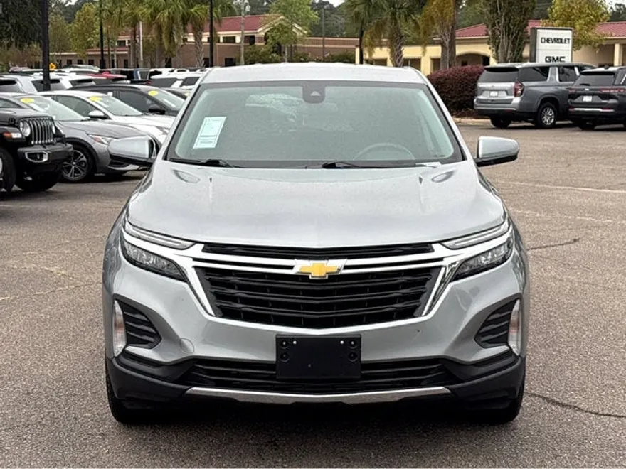 2023 Chevrolet Equinox LT photo 1