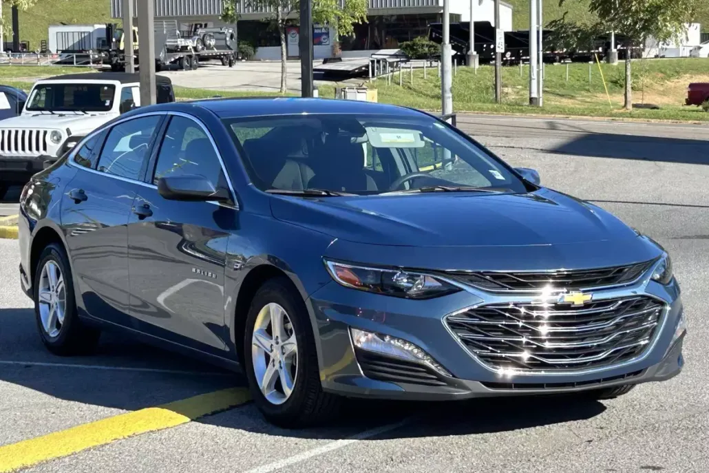 2024 Chevrolet Malibu 1LT photo 1