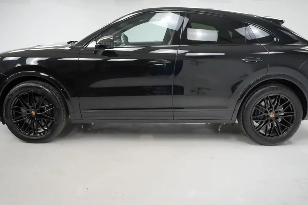 2026 Porsche Cayenne Coupe photo 1