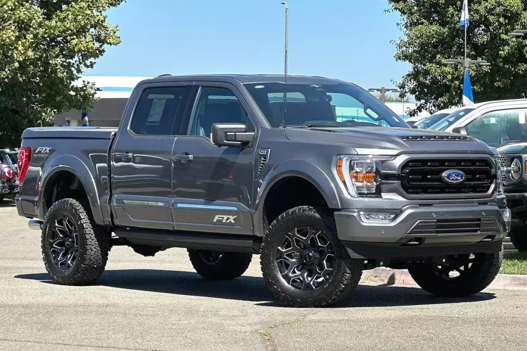 2023 Ford F-150 XLT photo 1