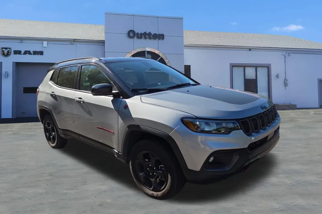 2024 Jeep Compass Trailhawk photo 1