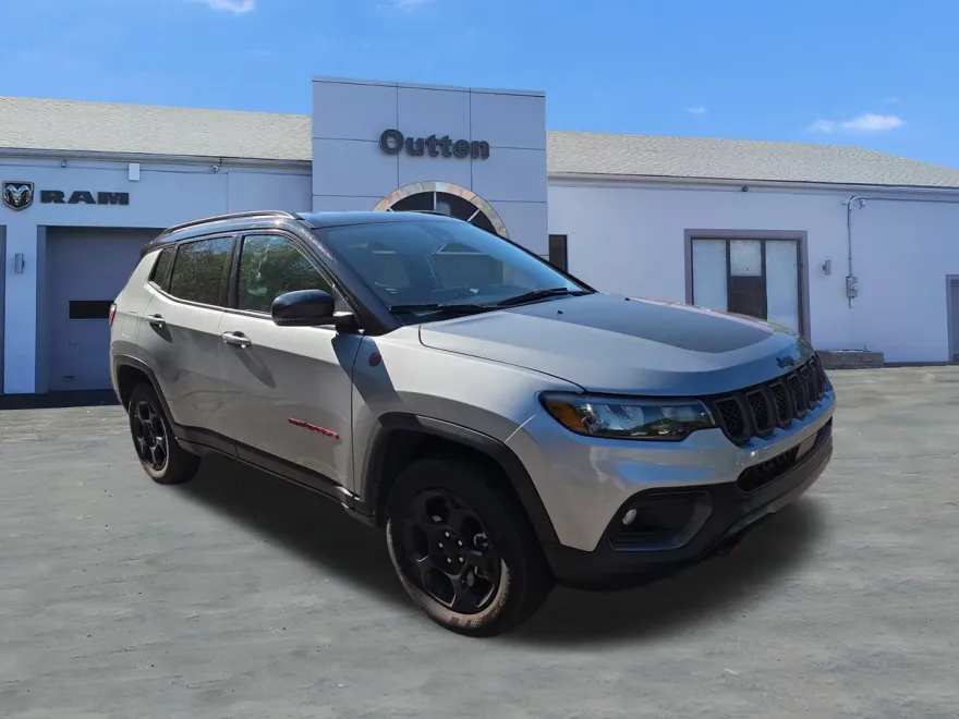 2024 Jeep Compass Trailhawk photo 1