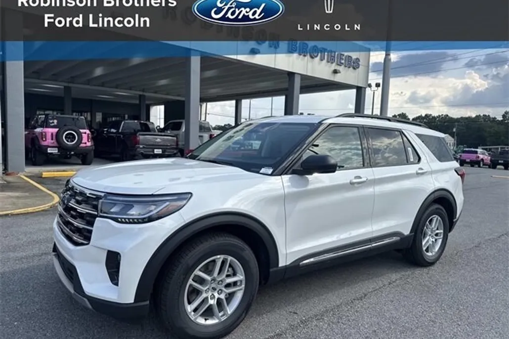 2025 Ford Explorer photo 1