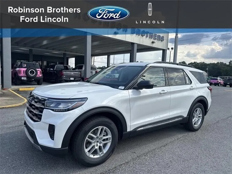2025 Ford Explorer photo 1